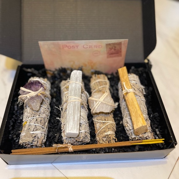 NWT Crystal-Infused Sage Smudge Sticks Gift Box Set - Picture 3 of 7